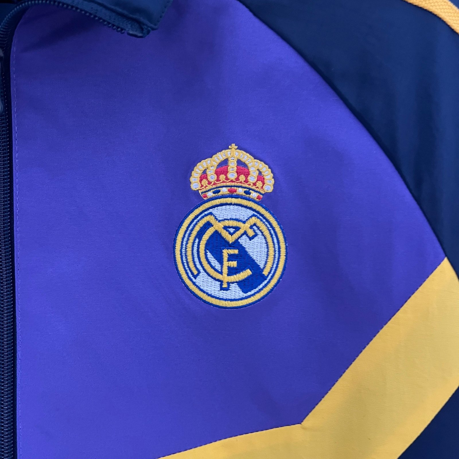 Real Madrid 2023/24 Chaqueta Reversible 5 Real Madrid 2023/24 Chaqueta Reversible - Imagen 5