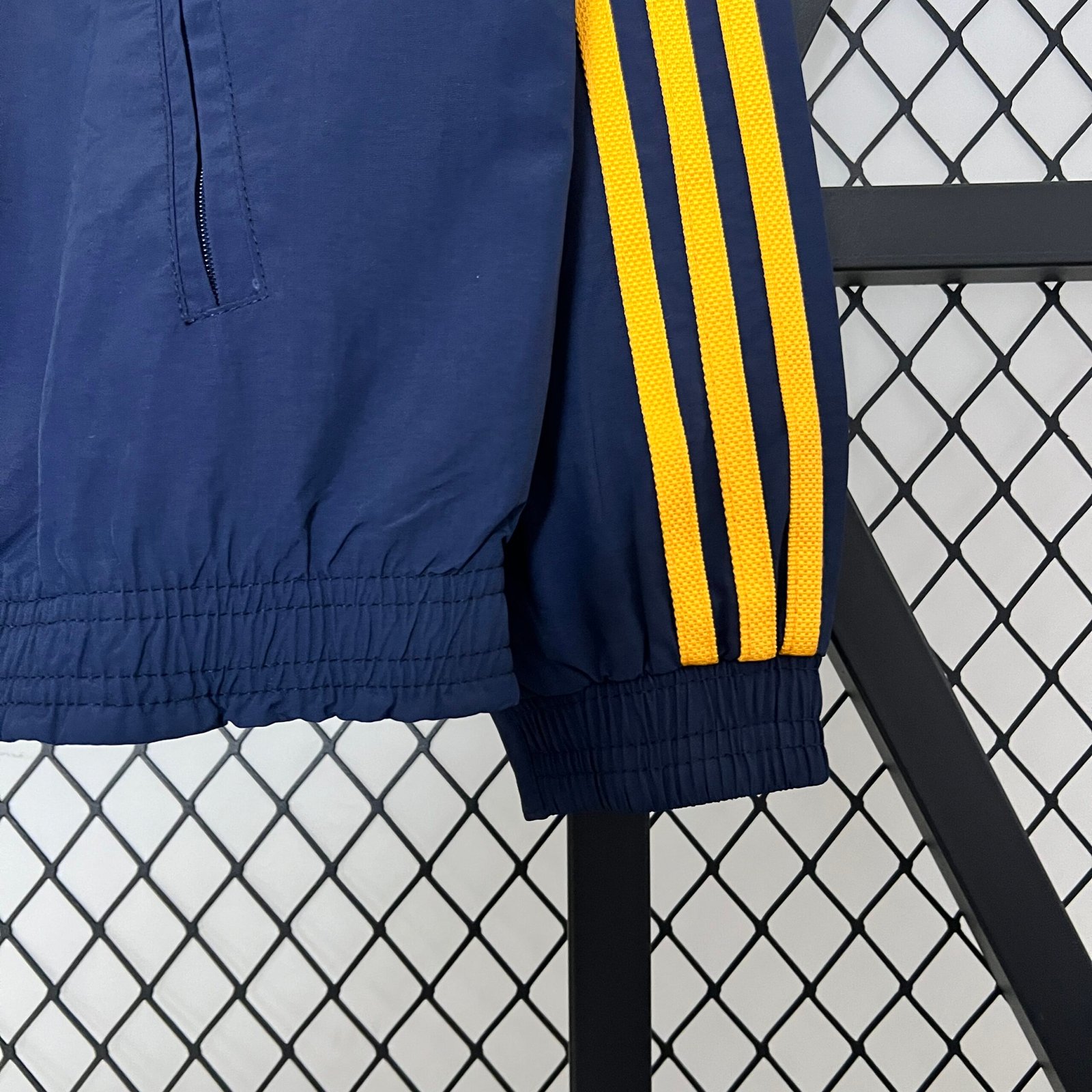 Real Madrid 2023/24 Chaqueta Reversible 7 Real Madrid 2023/24 Chaqueta Reversible - Imagen 7