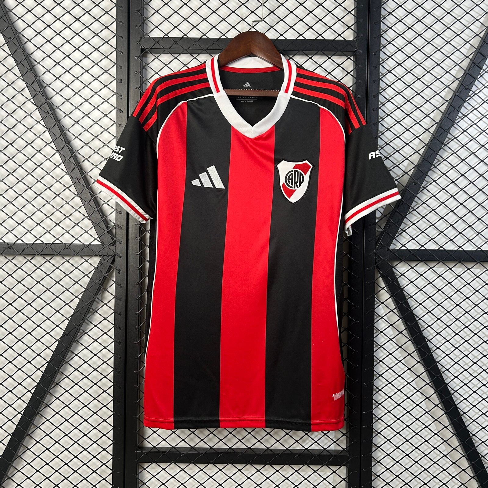 River Plate 2025/26 2a Eq. (con Sponsor Betano) 2 River Plate 2025/26 2a Eq. (con Sponsor Betano) - Imagen 2