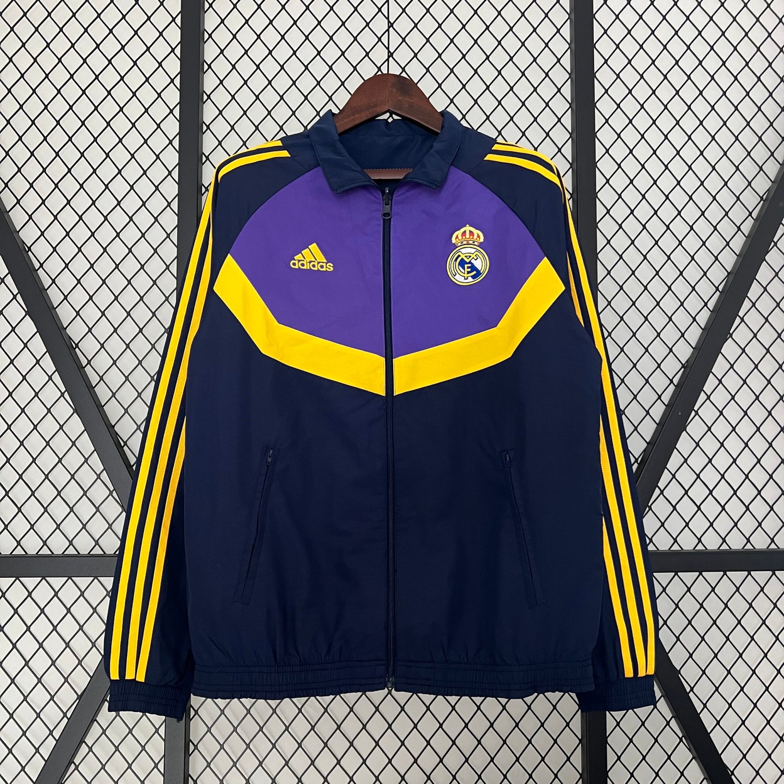 Real Madrid 2023/24 Chaqueta Reversible 2 Real Madrid 2023/24 Chaqueta Reversible - Imagen 2