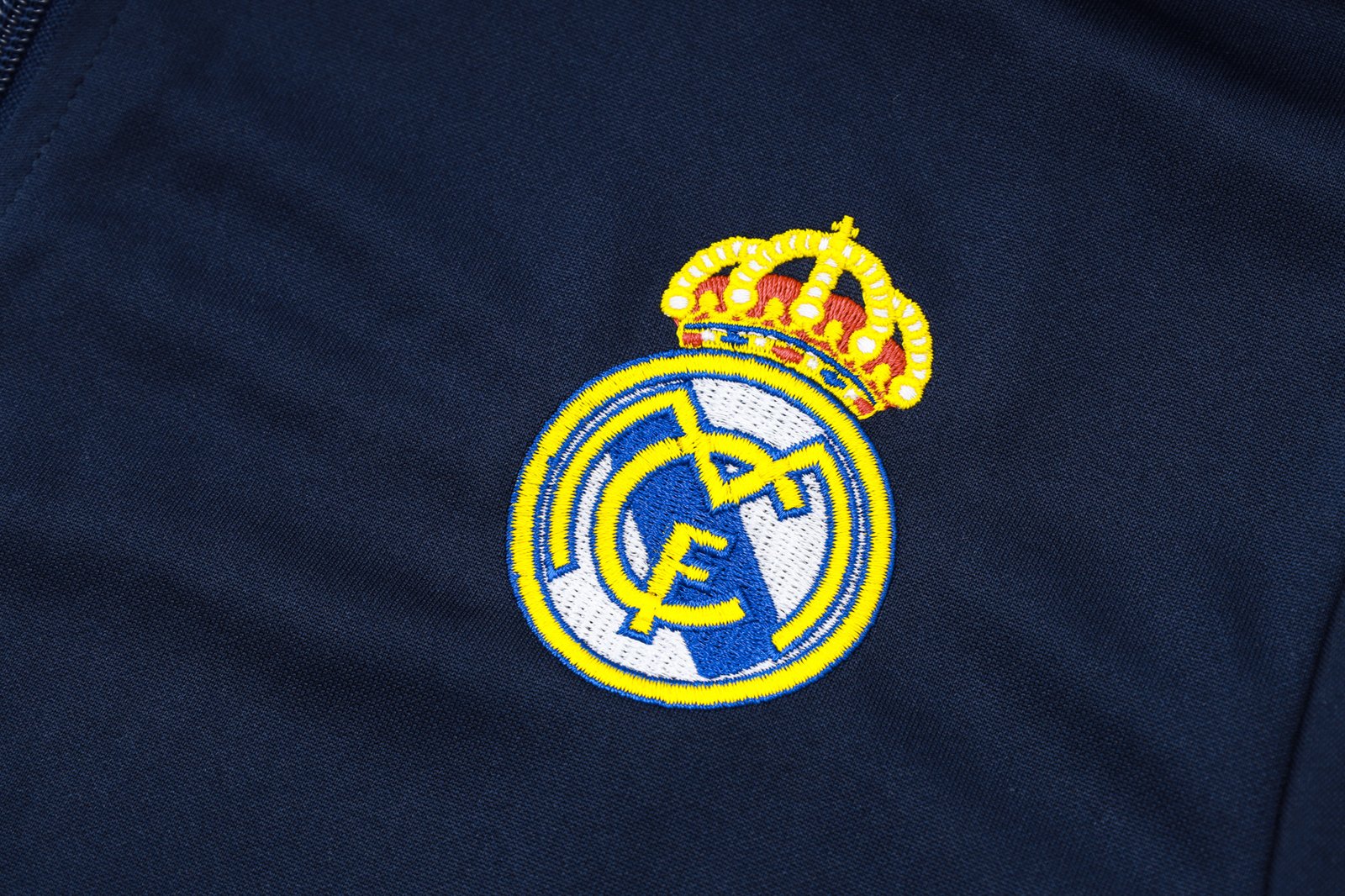 Real Madrid 2024/25 Chándal Retro 2 5 Real Madrid 2024/25 Chándal Retro 2 - Imagen 5